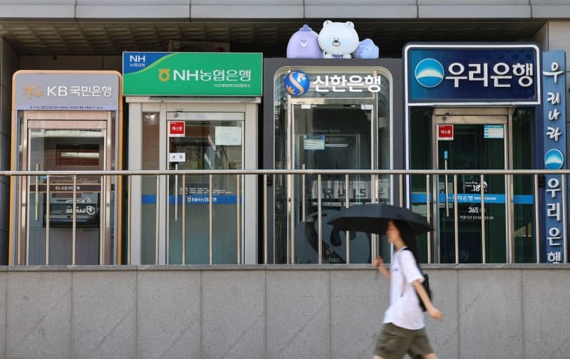 롤러코스터 장세에 지친 개미들… 5대 은행 예금으로 16조 뭉칫돈 이동