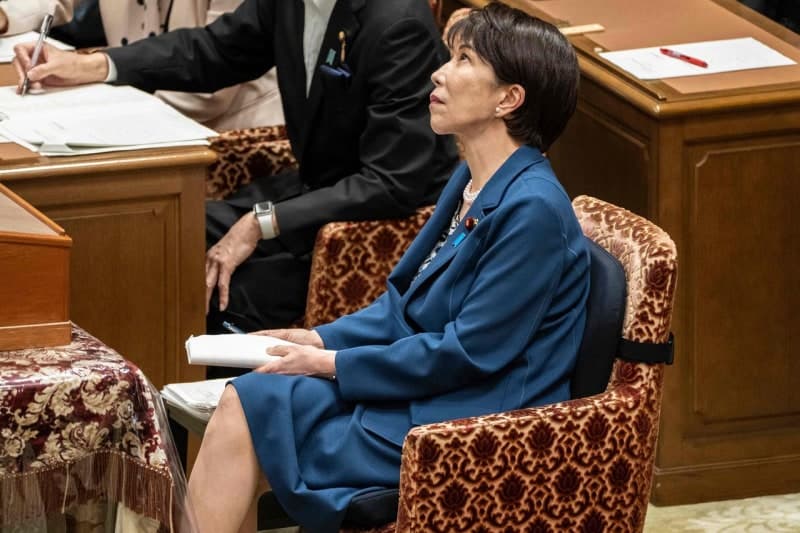 하루 3시간 수면 호소한 다카이치 총리, 지지율 하락 속 정치권 비판 직면