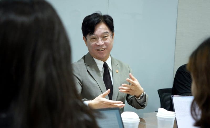 고용부, '노란봉투법' 쟁의 기준 정비 착수…이재명 대통령 "경영권 침해 안 돼"