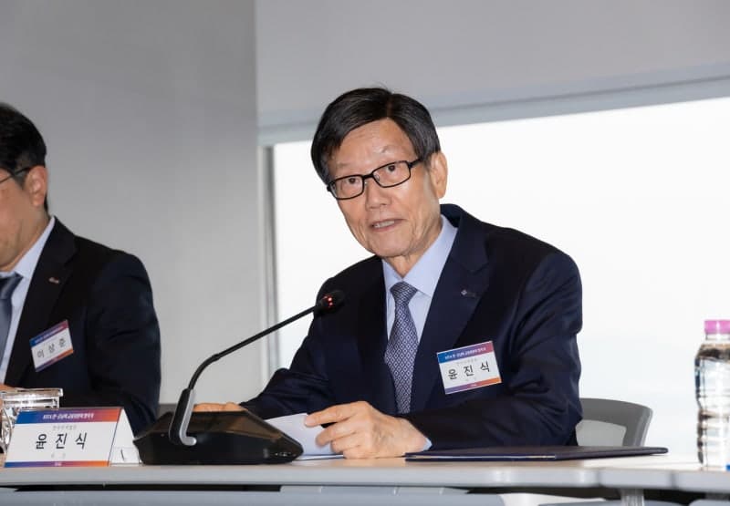 윤진식 무협 회장, 부울경 수출기업 애로 점검… "미국 비자 개선 및 AX 전환 총력"