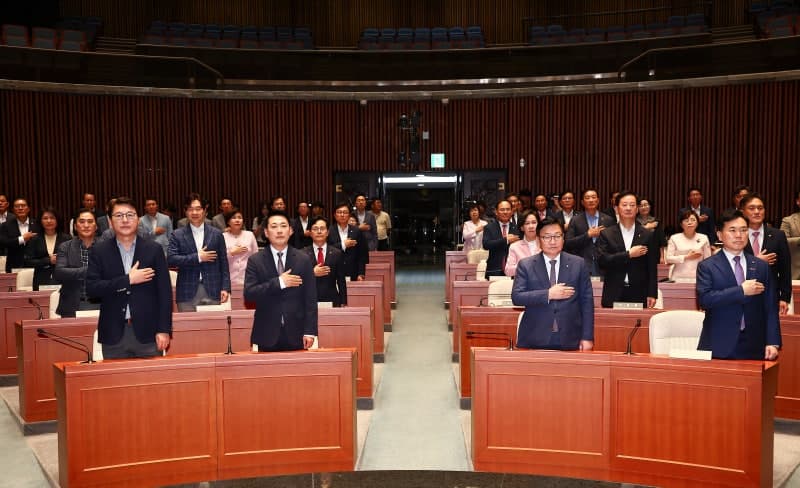 국민의힘 윤리위, 60여 건 징계안 심의…조경태·친한계 징계 개시 주목