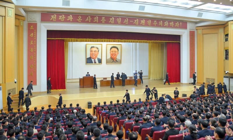 북한, 러시아 파병군 추모 기념관 건립한 만수대창작사 예술가 대거 표창