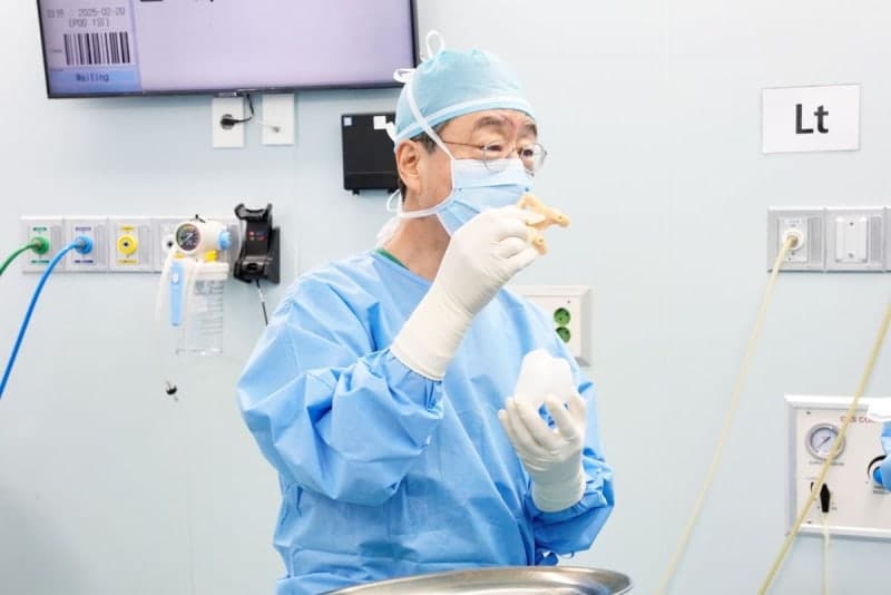 80세 이상 초고령 환자도 개인 맞춤형 수술로 무릎 인공관절 수술 안전하게 받는다