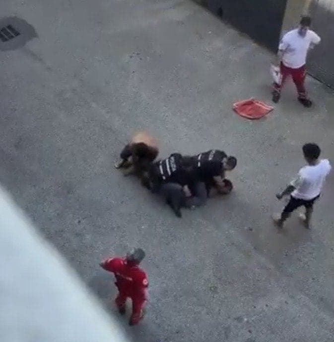 이탈리아 경찰 제압 중 모로코 이민자 사망…'이탈리아판 조지 플로이드' 논란 확산