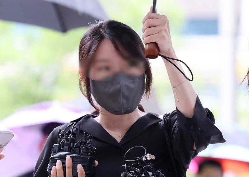유치장 풀려난 '올다르크' "귀하신 김건희 여사님 얼마나 불편하셨을까"