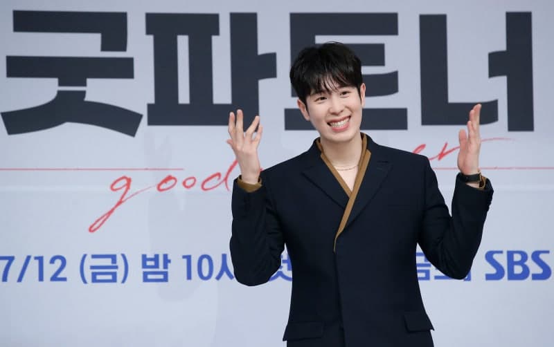 블락비 피오, 제주서 길 건너다 교통사고…팔·무릎 부상 입어