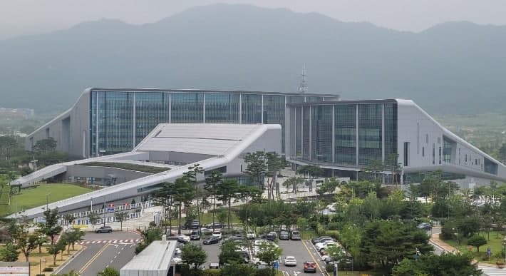 충남도청 국장급 간부, 강제추행 혐의 입건돼 직위해제