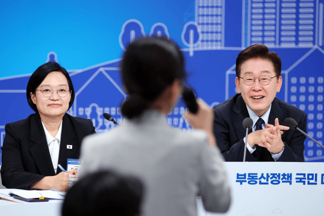 이재명 대통령 "'똘똘한 한 채'가 투기 조장…시세 10억 이상 종부세 1% 검토"