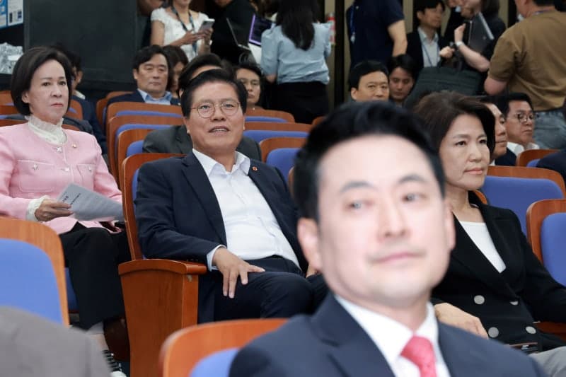 송석준, 장동혁 대표 사퇴 거듭 촉구…“찌질한 행태 멈춰야”