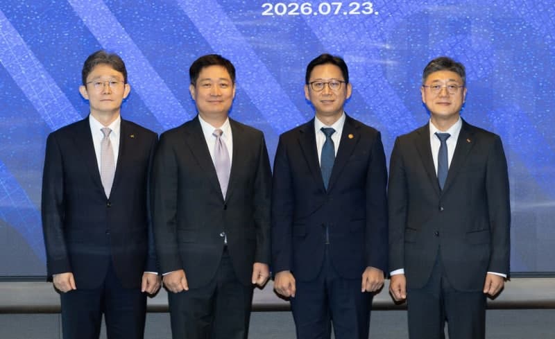 배경훈 부총리 "AI 시대 대체 불가 대한민국 만들자"…통신3사와 민관 협의체 구성
