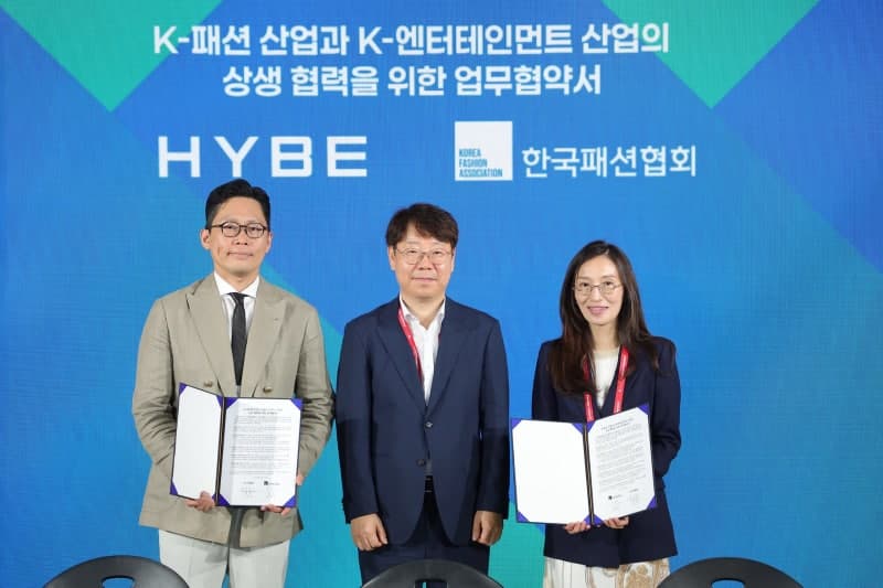 하이브, 한국패션협회와 손잡고 K팝 IP 기반 패션 사업 본격화
