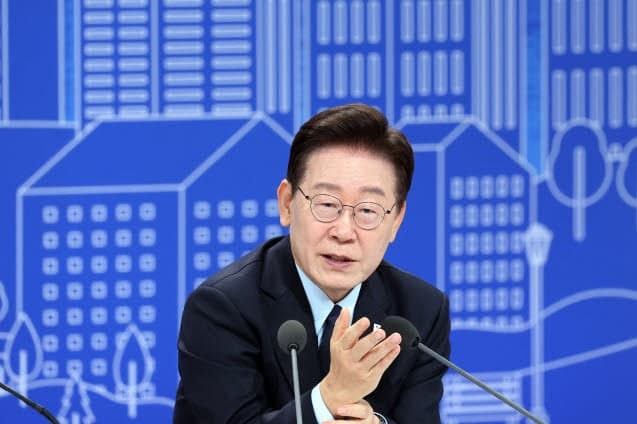 이재명 대통령 "부동산은 폭발력 큰 과제, 미래 위해 갈등 감수하고 제도 개선"