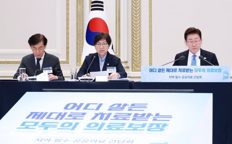 정부, 농어촌 공공보건의원 도입…대통령 "공보의 처우 개선하라"