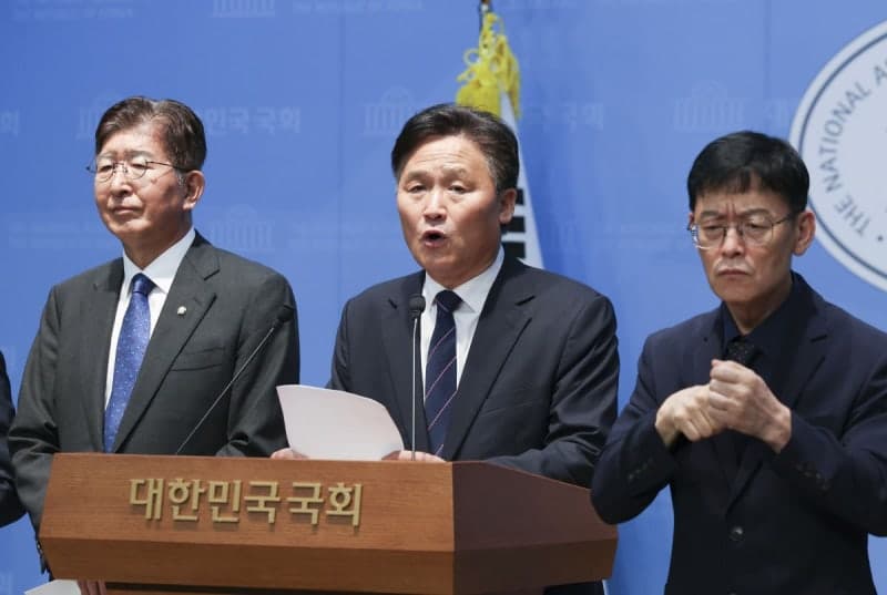 김영진, '썩은 내' 발언 유시민 직격 "화가 쌓여 병 된 것 같다"