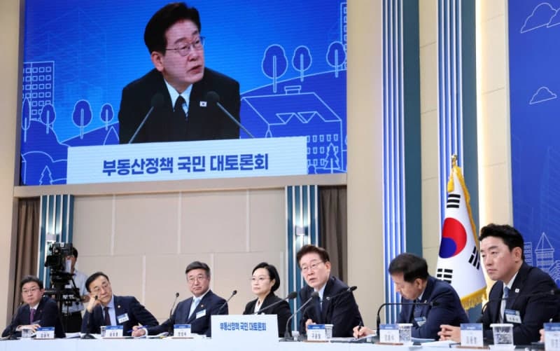 이재명 대통령 "부동산 가격 억지로 낮추는 것 아냐…시장 정상화가 목표"