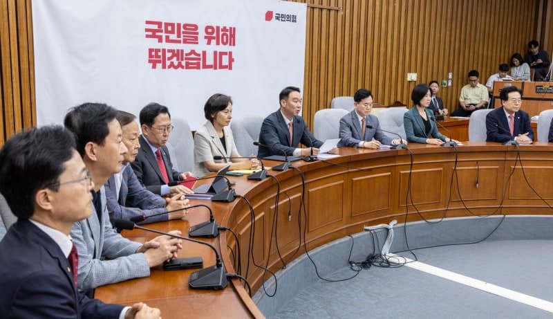 국민의힘 상임위 멱살잡이 파문, 권영진 사과에도 정점식 불참