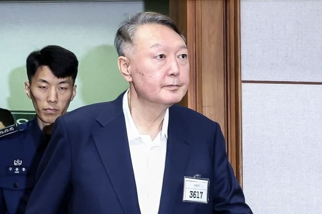 채상병 특검, '이종섭 도피 의혹' 윤석열 전 대통령에 징역 5년 구형