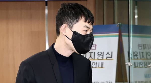 '수능 문항 거래' 혐의 일타강사 현우진, 1심서 징역 1년 구형