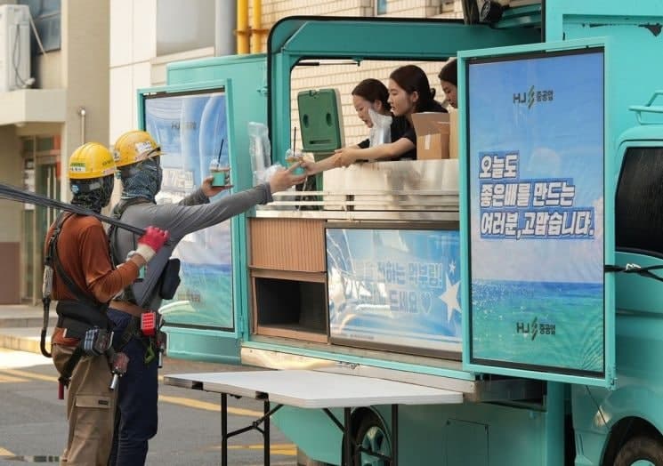부산상의, HJ중공업서 '상생 커피트럭' 운영…폭염 속 근로자 응원