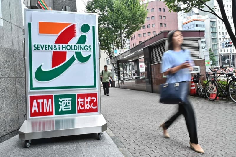 매장에 없는데 중고앱엔 수두룩…日 세븐일레븐 직원 '포켓몬 카드' 되팔이 논란