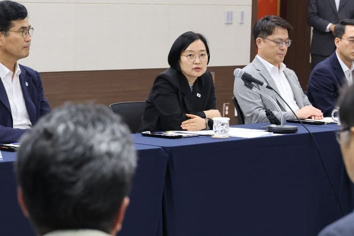 한성숙 총리 "새만금 9조 투자, 첨단 전략 산업 거점의 시작"