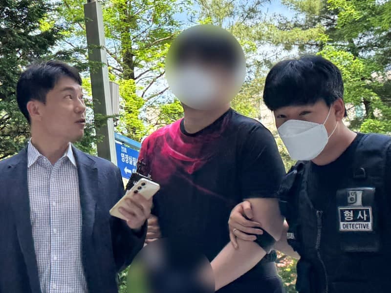 현관문에 페인트칠하고 날계란 투척한 보복 대행 20대, 징역 6개월 선고