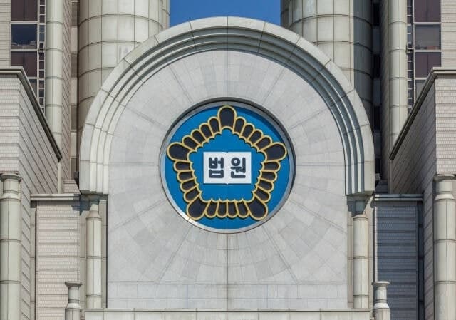 전 축구 국가대표 내세워 30억대 사기 친 코인업체 대표 2심서 징역 6년 6개월
