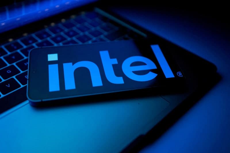 인텔, AI 데이터센터 수요 폭발에 15년 만에 최대 매출 성장