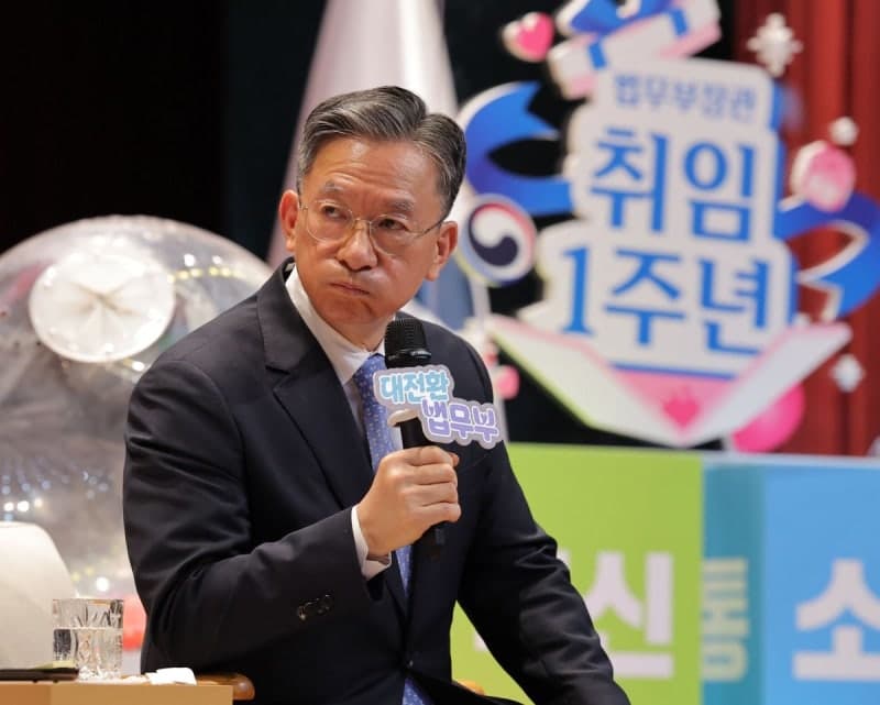 ‘친명 좌장’ 정성호 법무장관 사의 표명…보완수사권 폐지 갈등에 李 만류