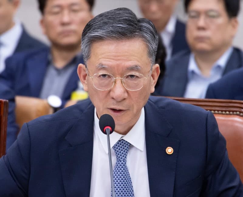 정성호 사의, 보완수사권 폐지 여야 공방 격화