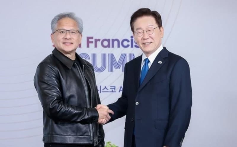 이재명 대통령 만난 젠슨 황, SK와 730조 파트너십 및 한국 AI 생태계 조성