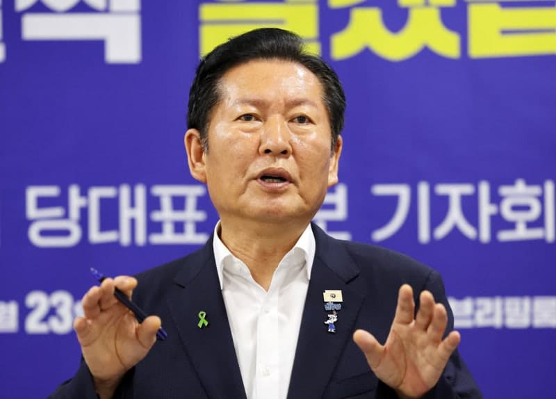민주당 전당대회 덮친 '신천지 개입설'…친명·친청 계파 갈등 격화