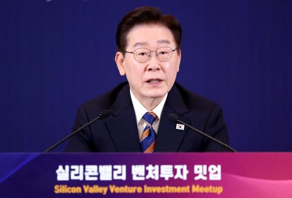 이 대통령, 韓 반도체 위상 강조 "AI 선도국 될 것"