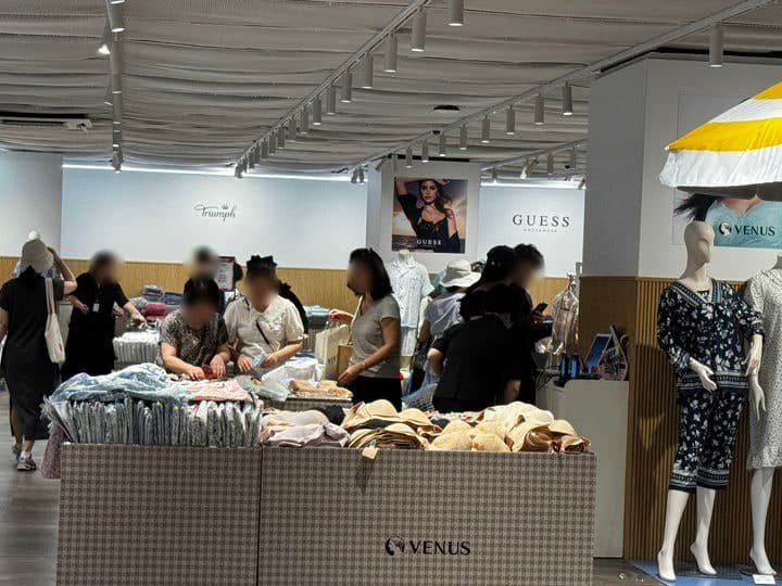 신세계백화점, 장마철 속옷 수요 겨냥한 언더웨어 팝업스토어 대전