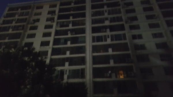 부산 해운대구 아파트 정전 발생…폭염 속 주민 승강기 고립