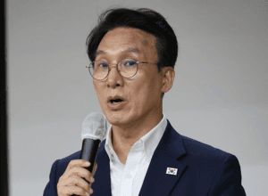 박지원 "김민석, 신천지 전당대회 개입설 근거 못 대면 책임져야"