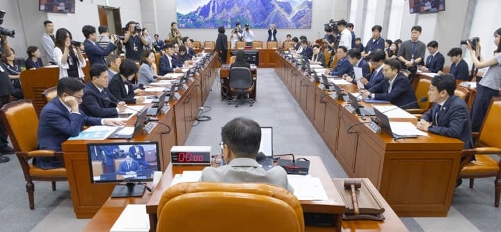 상임위원장 의사 거부 시 교체 가능…민주당 '국회법 개정안' 운영위 소위 회부