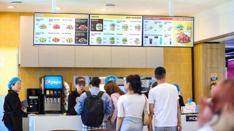 맘스터치, 몽골 진출 3년 만에 20호점 돌파…현지 업계 2위 도약