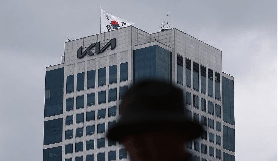 기아, 역대 최대 매출에도 영업이익은 '뚝'…증권가 목표가 줄하향