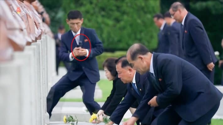 북한 최신 스마트폰 들여다보니… 모바일 뱅킹부터 택시 호출까지 가능
