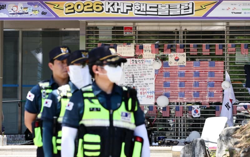 경찰, 올림픽공원 시위대 봉쇄 풀고 대한체육회 진입 적극 협조