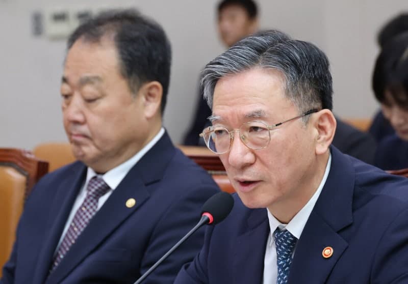 정성호 법무장관 "새 술은 새 부대에" 사의 표명…청와대는 부인