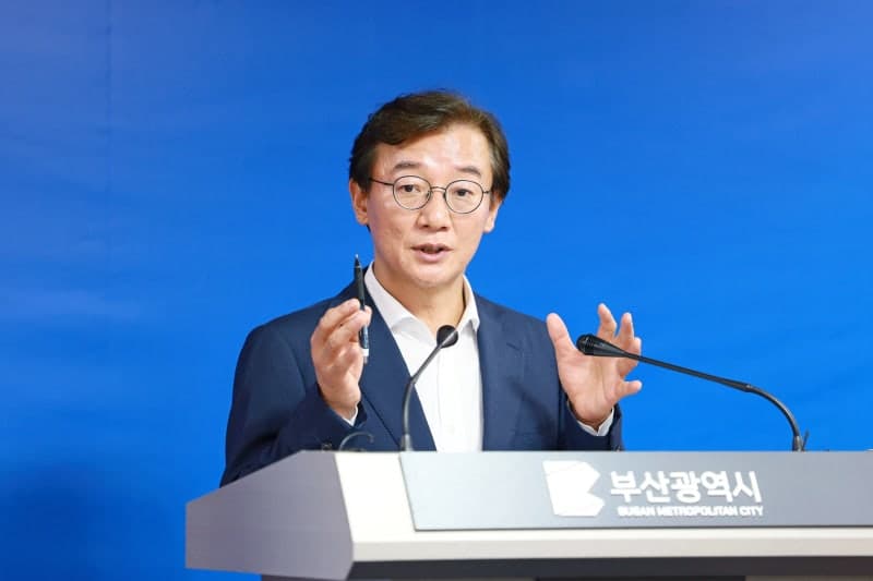 전재수 부산시장, 영도 흰여울마을 급경사지 붕괴위험 현장 점검