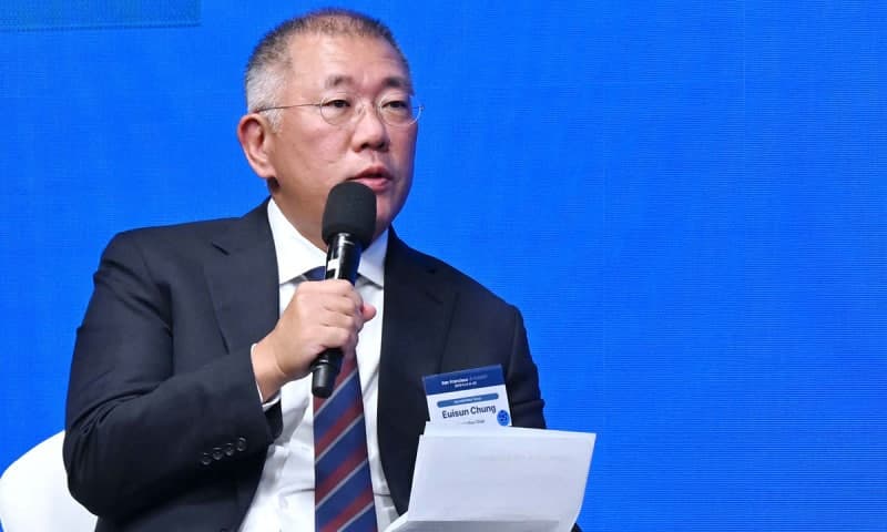 정의선 현대차그룹 회장, 자동차 넘어 '피지컬 AI 솔루션 기업'으로 대전환