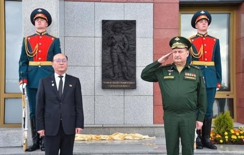 러시아 국립묘지에 '쿠르스크 파병' 북한군 기념현판 설치