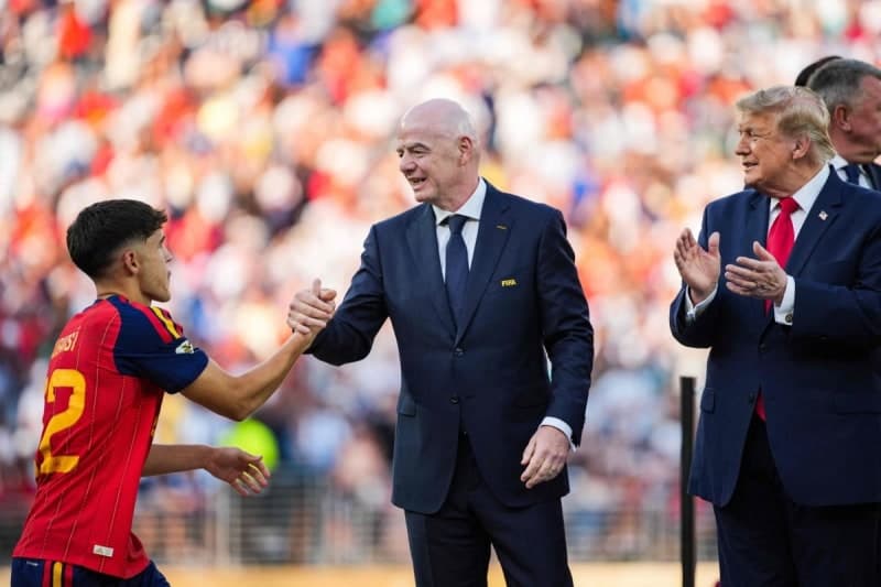 인판티노 FIFA 회장, 월드컵 비판 여론에 "증오에 사로잡혀 모든 것 놓쳐"