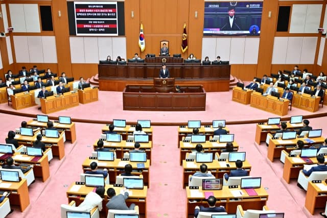전재수 부산시정 첫 견제구…시의회, 전임 시장 사업 재검토에 반발