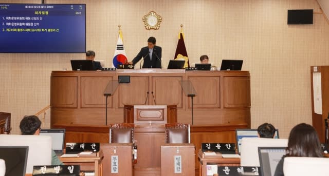 통영시의회 20일 파행 끝 원 구성 완료…부산시의회도 전반기 마무리