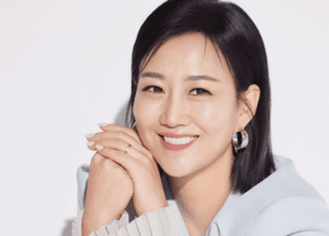 가수 장윤정 모친, 수천만 원대 투자 사기 혐의로 구속 기소