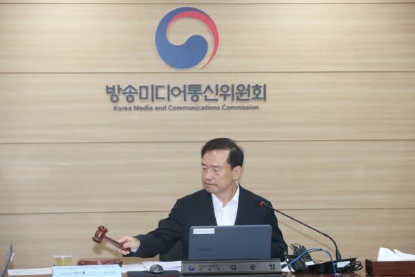 김종철 방미통위원장 "청소년 SNS 연령 확인 및 부모 동의 제도 검토"